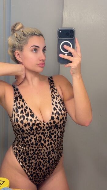 Full leaked Katarinakratzer private photo
