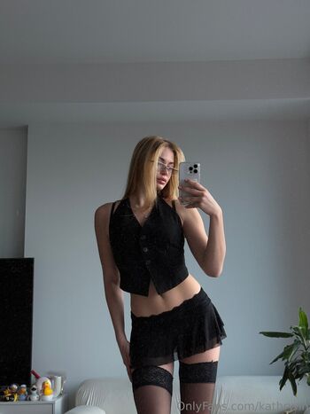 Full leaked Kathrynn private photo