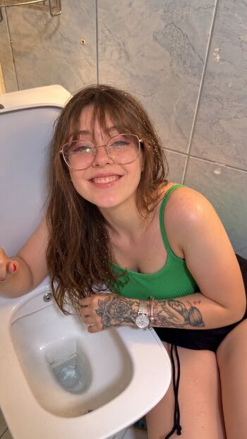 Full leaked Katie elizzy bugs page private photo