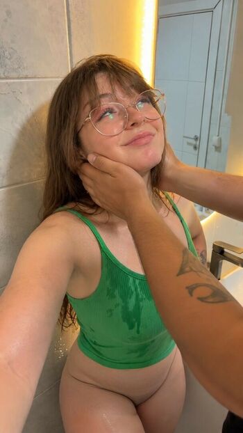 Full leaked Katie elizzy bugs private photo