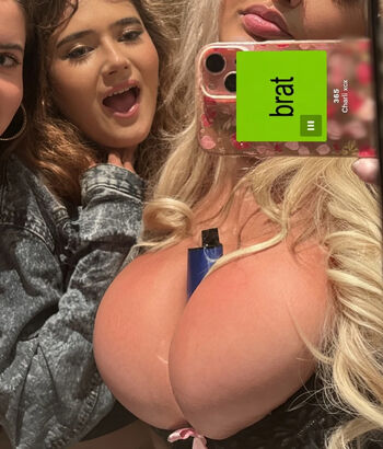 Full leaked Katiialouisee page private photo