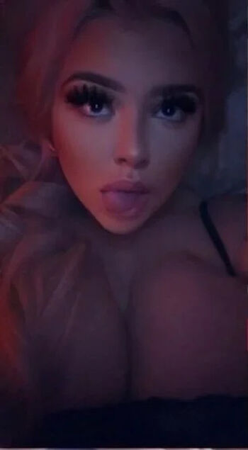 Full leaked Katiialouisee page private photo