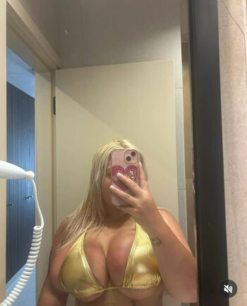 Full leaked Katiialouisee private photo