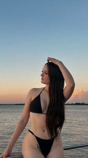 Kaylane Flores