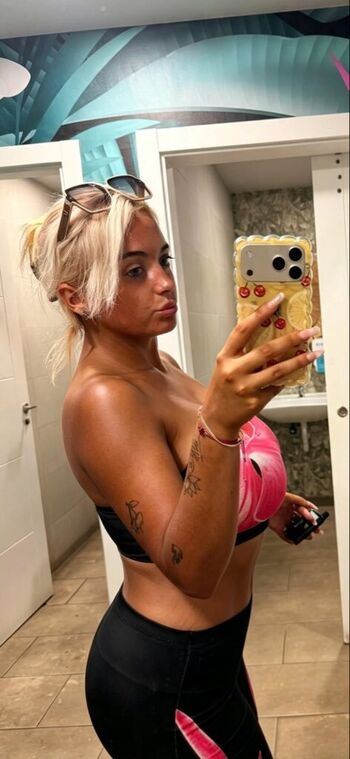 Full leaked Kayleighdeane private photo
