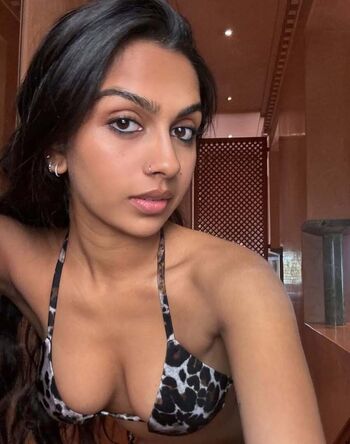 Full leaked Kelliexny private photo