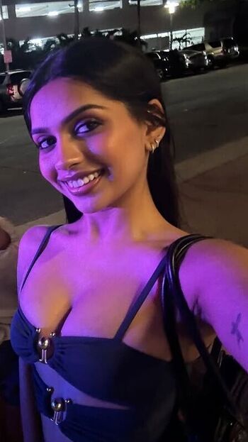 Full leaked Kelliexny private photo