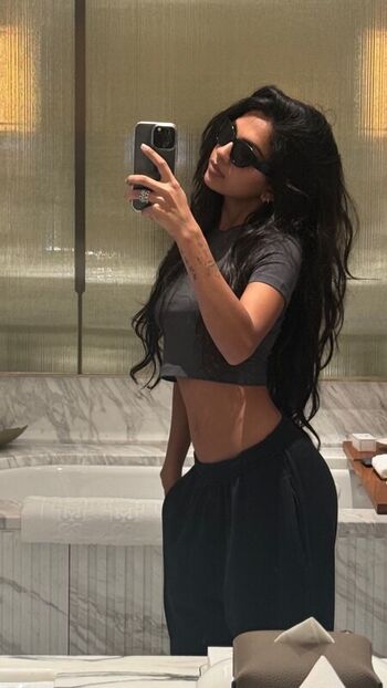 Full leaked Kelliexny private photo