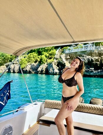 Full leaked Kelly brook page private photo
