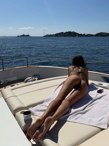 Full leaked Kelly gale private photo