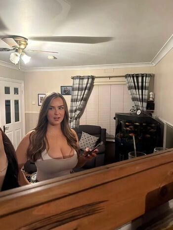 Full leaked Kelly private photo