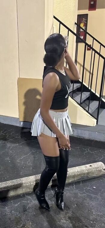 Full leaked Kellywelly private photo