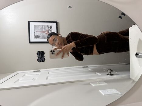 Full leaked Kellywelly private photo