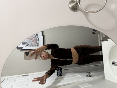 Full leaked Kellywelly private photo