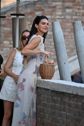 Full leaked Kendall jenner page private photo