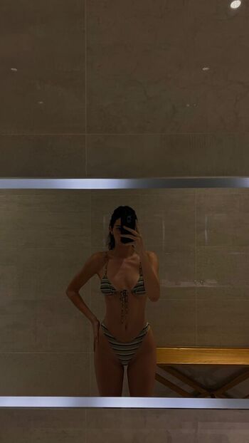 Full leaked Kendall jenner private photo