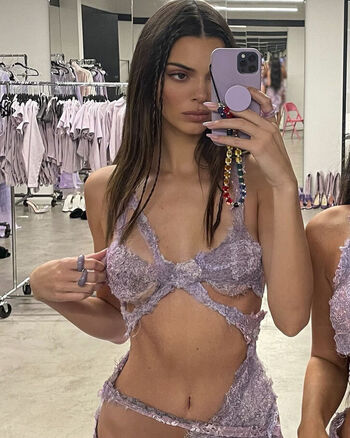 Full leaked Kendall jenner private photo