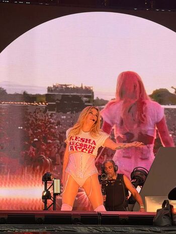 Full leaked Kesha private photo