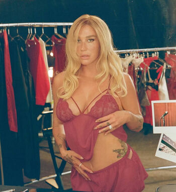 Full leaked Kesha private photo