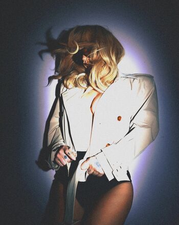 Full leaked Kesha private photo