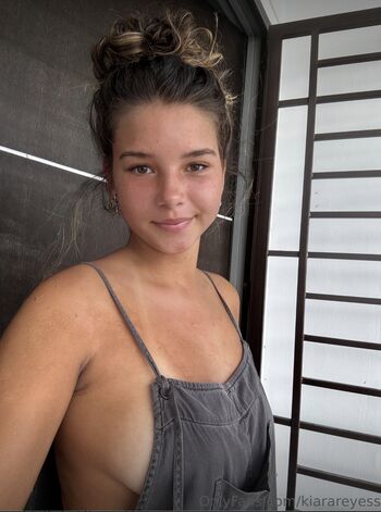 Full leaked Kiarareyess private photo