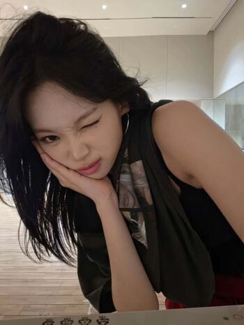Full leaked Kim chaewon private photo