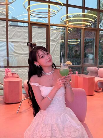 Full leaked Kim chaewon private photo