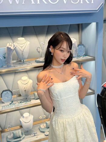 Full leaked Kim chaewon private photo