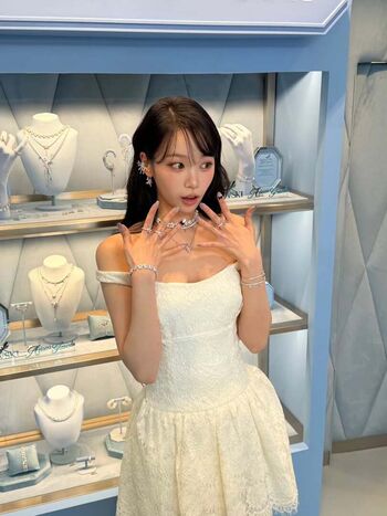 Full leaked Kim chaewon private photo