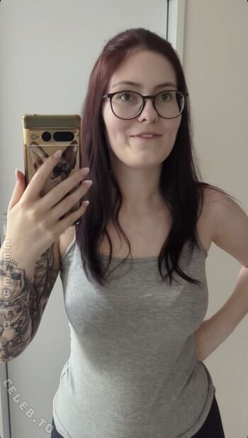 Full leaked Kimis exploring private photo