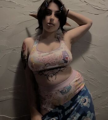 Full leaked Kinkyshydinobabe private photo
