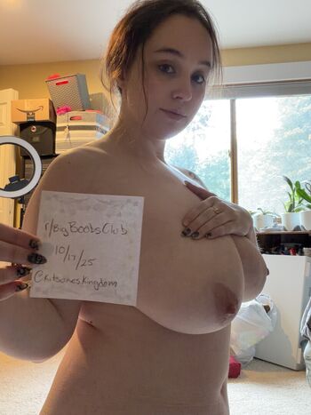 Full leaked Kitsuneskingdom private photo