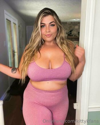 Full leaked Kittykfans private photo