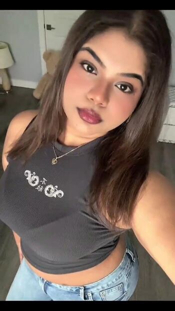 Full leaked Kkarishma private photo