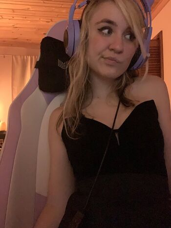 Full leaked Klutzykitty private photo