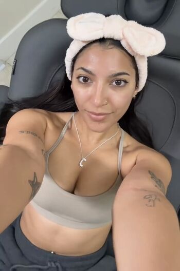 Full leaked Knbbyknees private photo