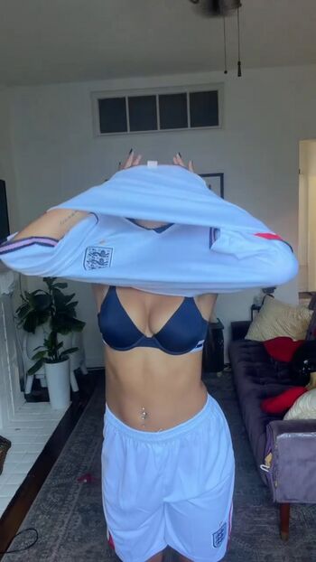 Full leaked Knbbyknees private photo