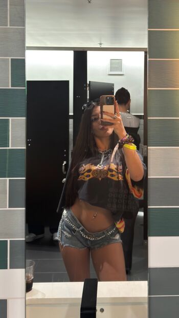 Full leaked Knbbyknees private photo