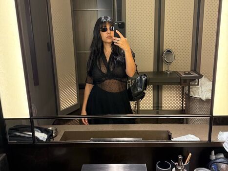 Full leaked Kourtney kardashian private photo