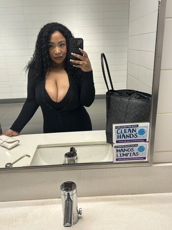 Full leaked Kurvy kary private photo