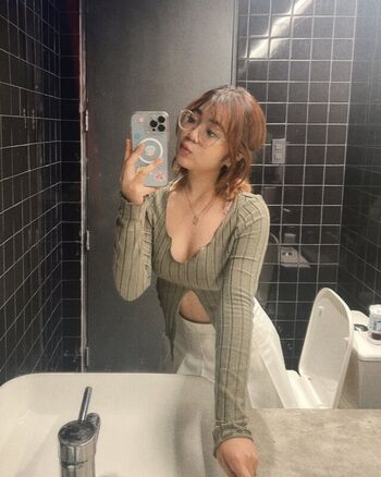 Full leaked Kwinbih private photo