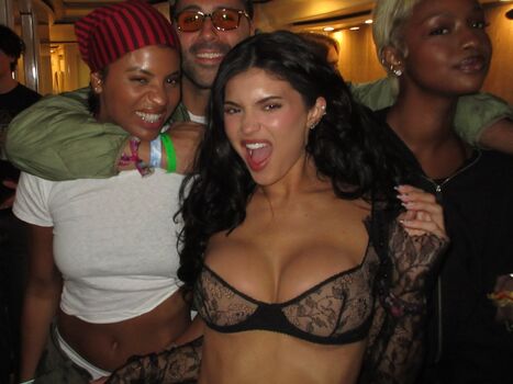 Full leaked Kylie jenner private photo