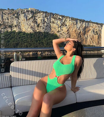 Full leaked Kylie jenner  page private photo