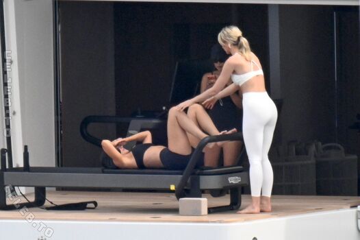 Full leaked Kylie jenner page private photo