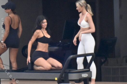 Full leaked Kylie jenner page private photo