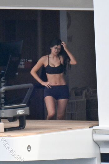 Full leaked Kylie jenner page private photo