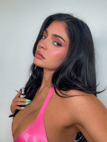 Full leaked Kylie jenner  page private photo