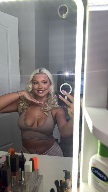 Full leaked Kyliepeach private photo