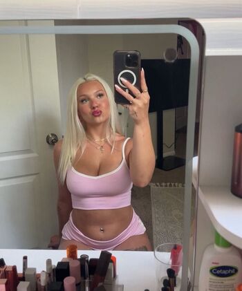Full leaked Kyliepeach private photo