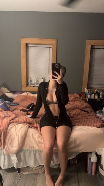 Full leaked Kyliestover private photo